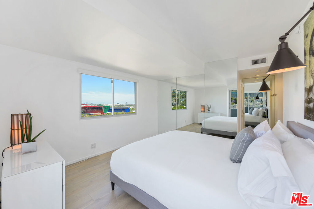 838 / Plaza Towers - Residential Lease