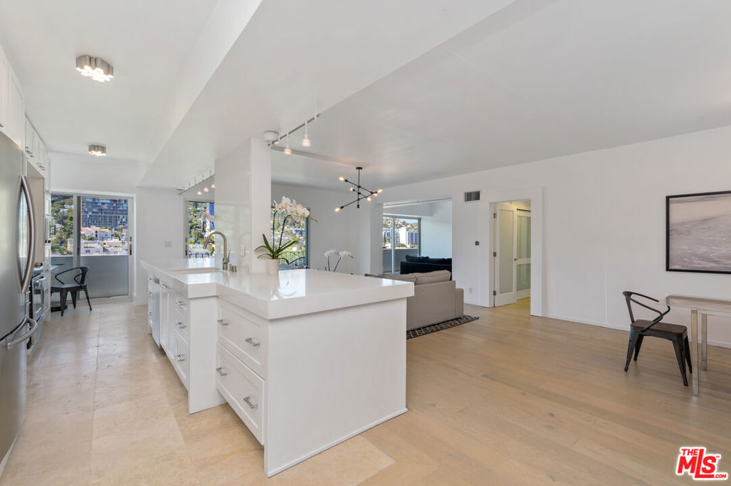 838 / Plaza Towers - Residential Lease
