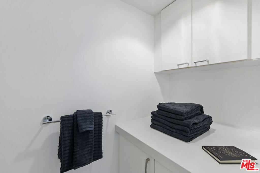 838 / Plaza Towers - Residential Lease