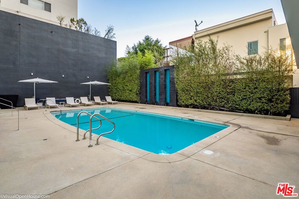 838 / Plaza Towers - Residential Lease