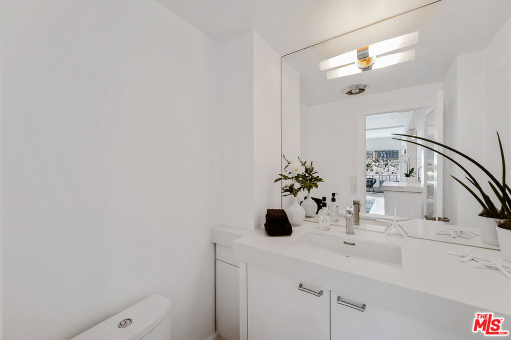 838 / Plaza Towers - Residential Lease