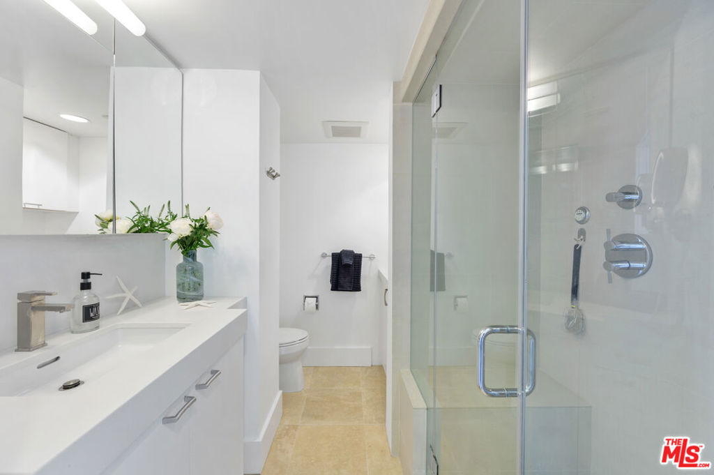 838 / Plaza Towers - Residential Lease