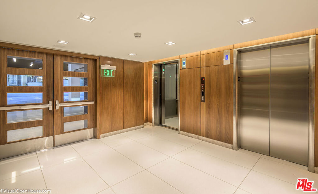 838 / Plaza Towers - Residential Lease
