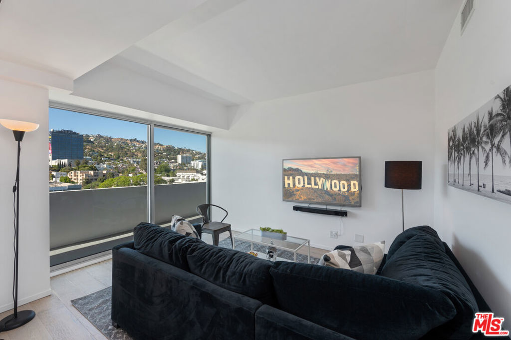 838 / Plaza Towers - Residential Lease