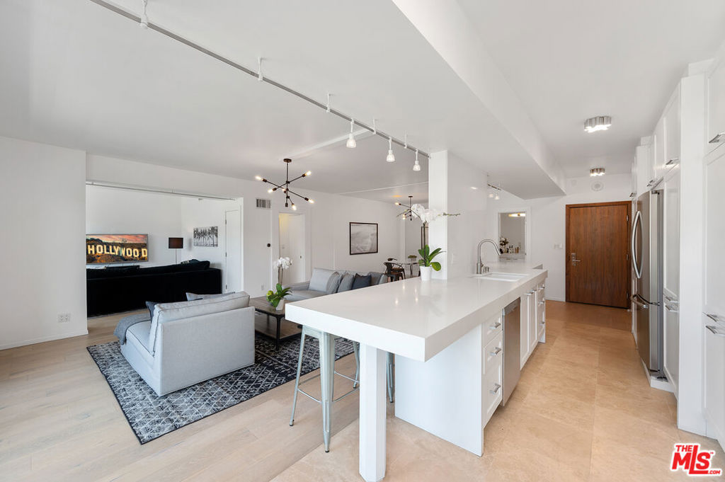 838 / Plaza Towers - Residential Lease