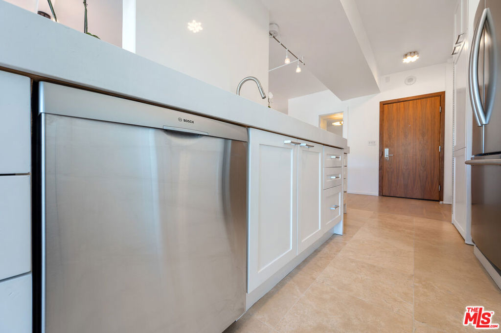 838 / Plaza Towers - Residential Lease