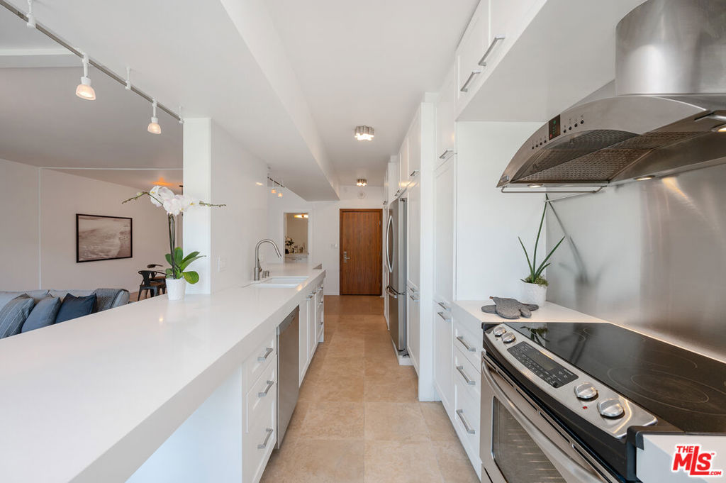 838 / Plaza Towers - Residential Lease