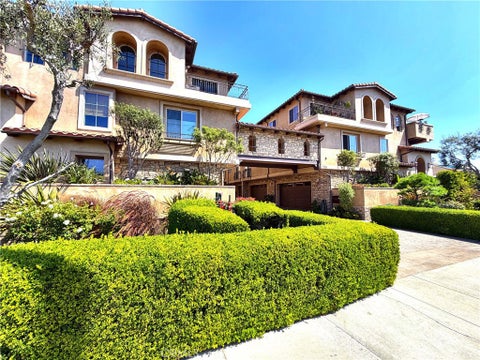 Photo of 706 S Pacific Coast HWY, Redondo Beach, CA 90277 (MLS # PV26182227)