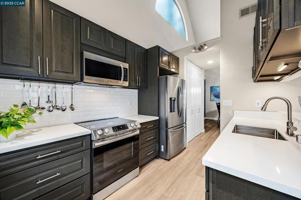 VILLAGE POINT - Residential