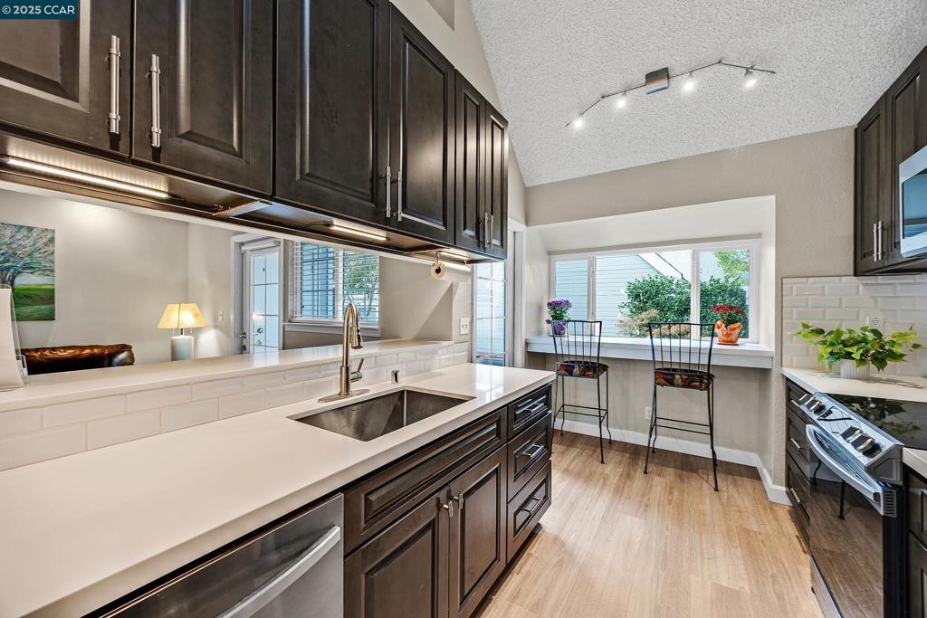 VILLAGE POINT - Residential