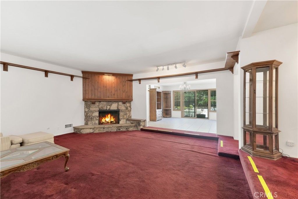 Photo of 20555 Dumont Street, Woodland Hills, CA 91364 (MLS # SR25273871)