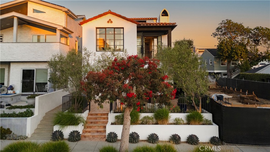 Corona del Mar North of PCH (CNHW) - Residential