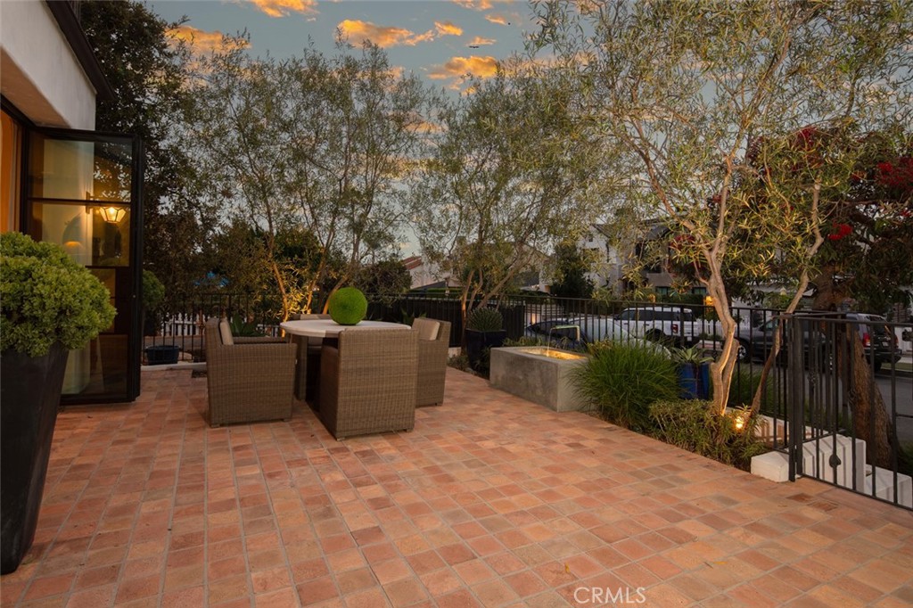 Corona del Mar North of PCH (CNHW) - Residential