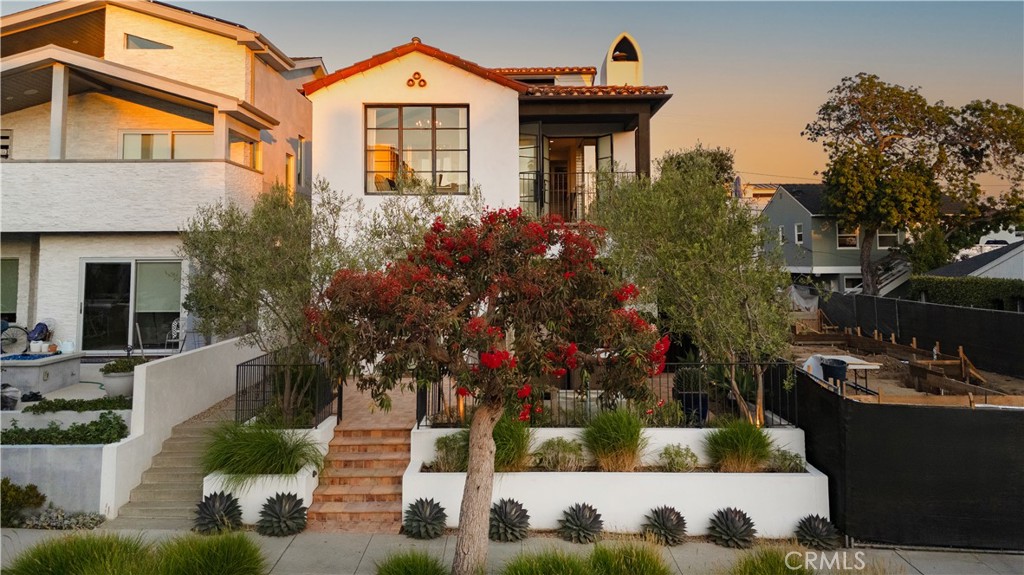 Corona del Mar North of PCH (CNHW) - Residential