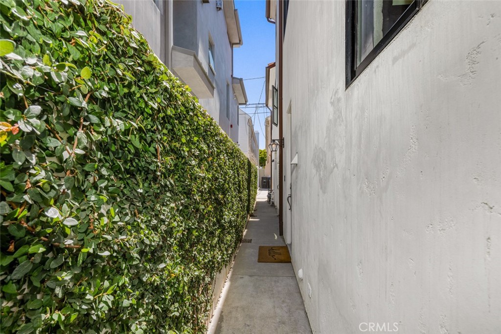 Corona del Mar North of PCH (CNHW) - Residential