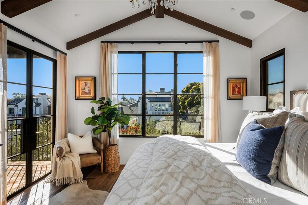 Corona del Mar North of PCH (CNHW) - Residential