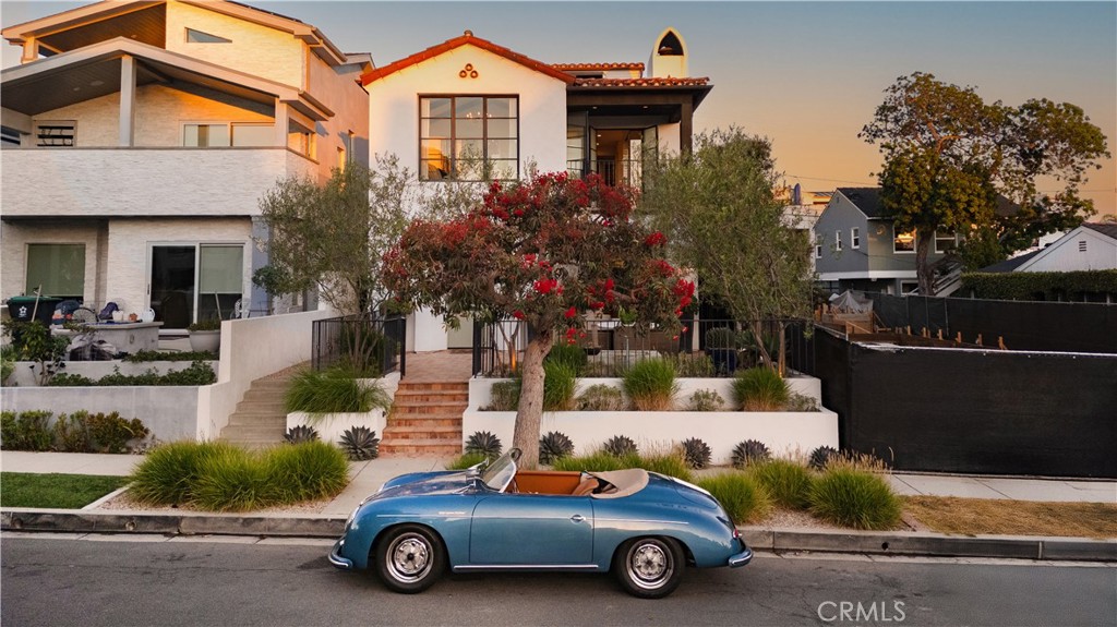 Corona del Mar North of PCH (CNHW) - Residential