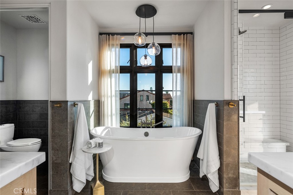 Corona del Mar North of PCH (CNHW) - Residential