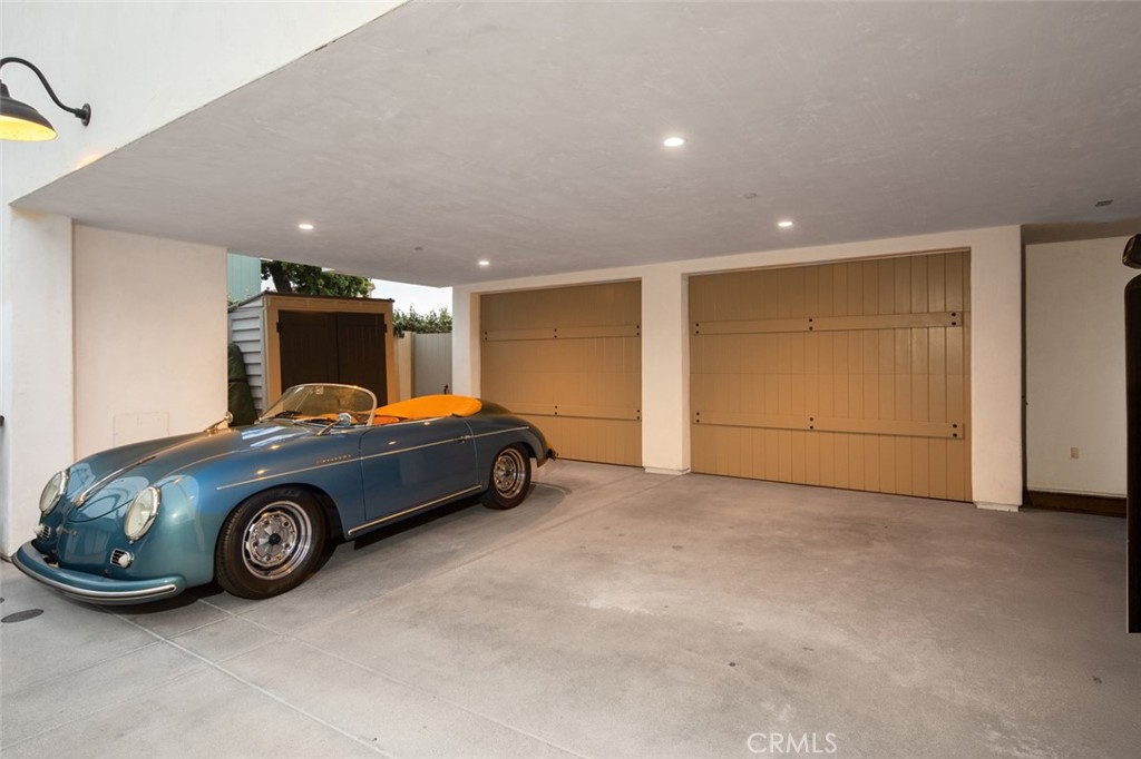 Corona del Mar North of PCH (CNHW) - Residential