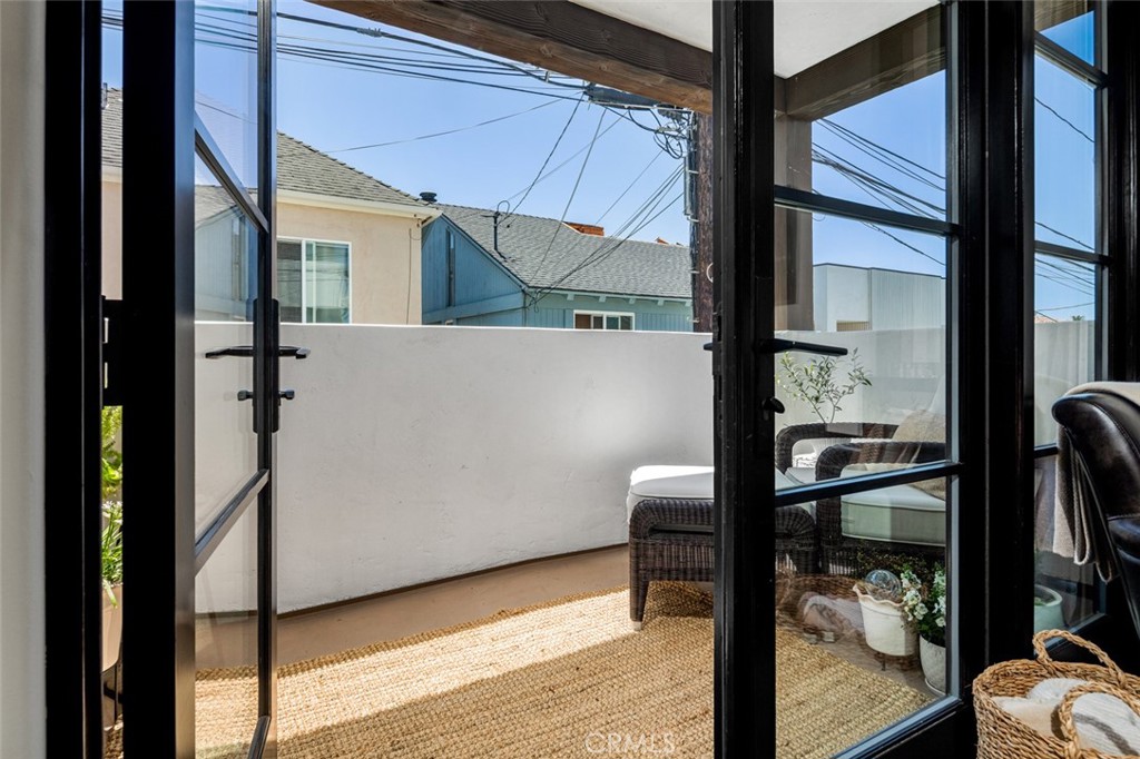 Corona del Mar North of PCH (CNHW) - Residential