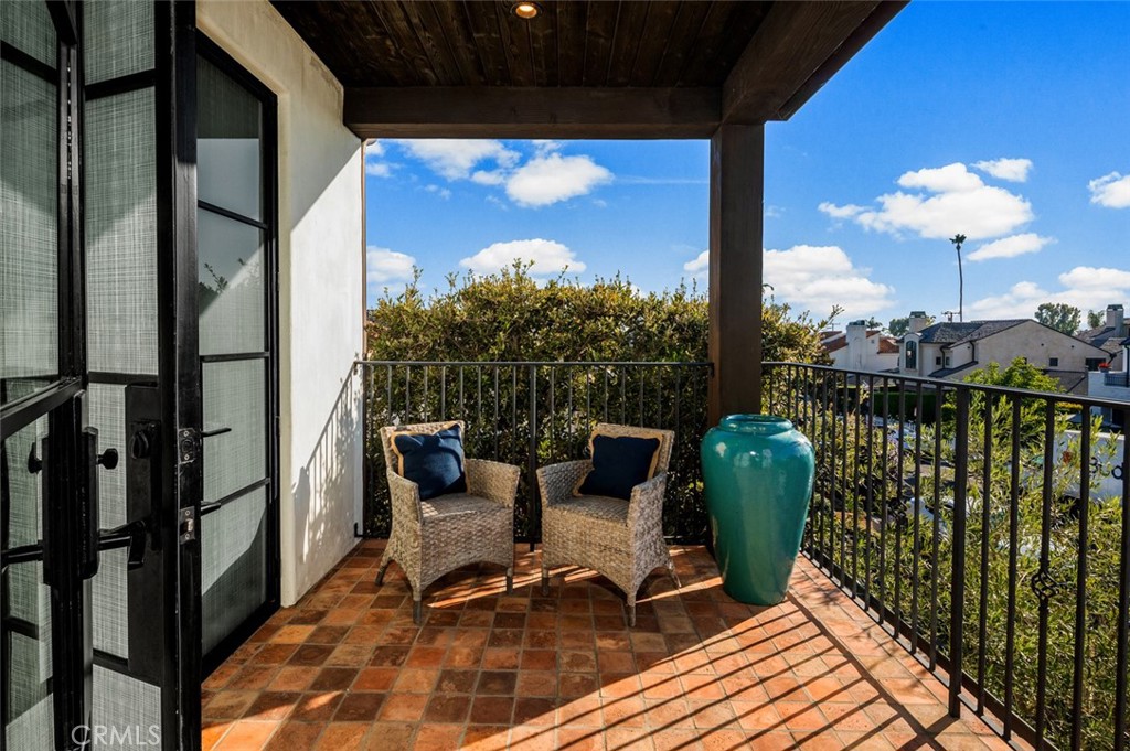 Corona del Mar North of PCH (CNHW) - Residential