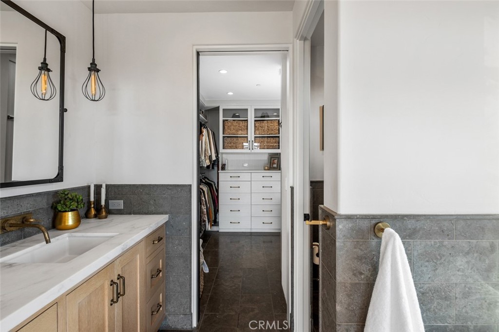 Corona del Mar North of PCH (CNHW) - Residential