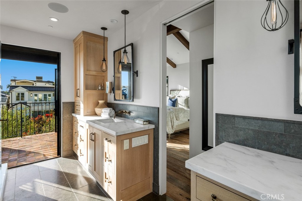 Corona del Mar North of PCH (CNHW) - Residential