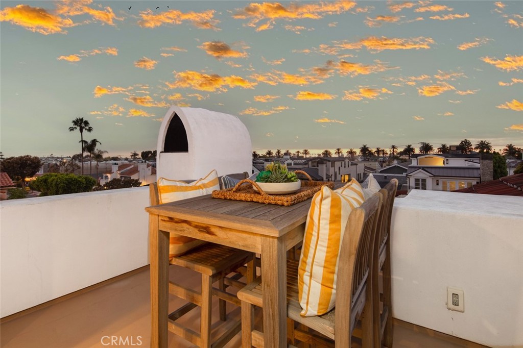 Corona del Mar North of PCH (CNHW) - Residential