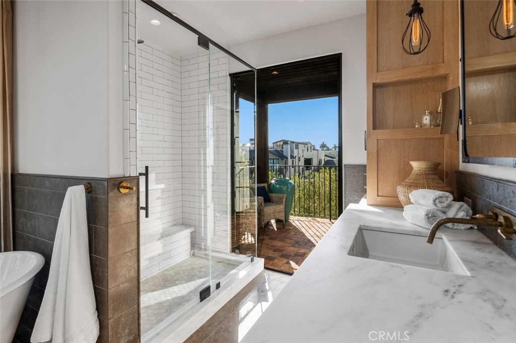 Corona del Mar North of PCH (CNHW) - Residential