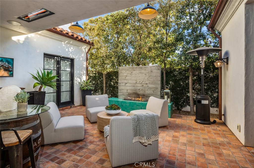 Corona del Mar North of PCH (CNHW) - Residential
