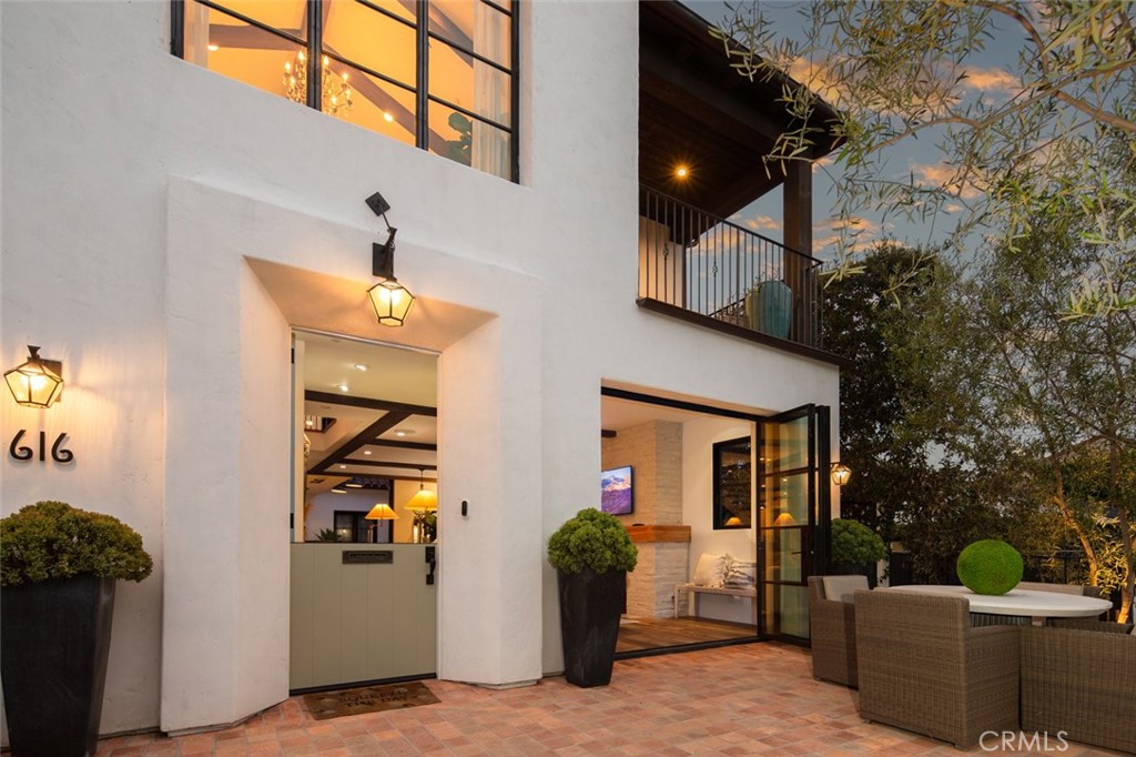 Corona del Mar North of PCH (CNHW) - Residential