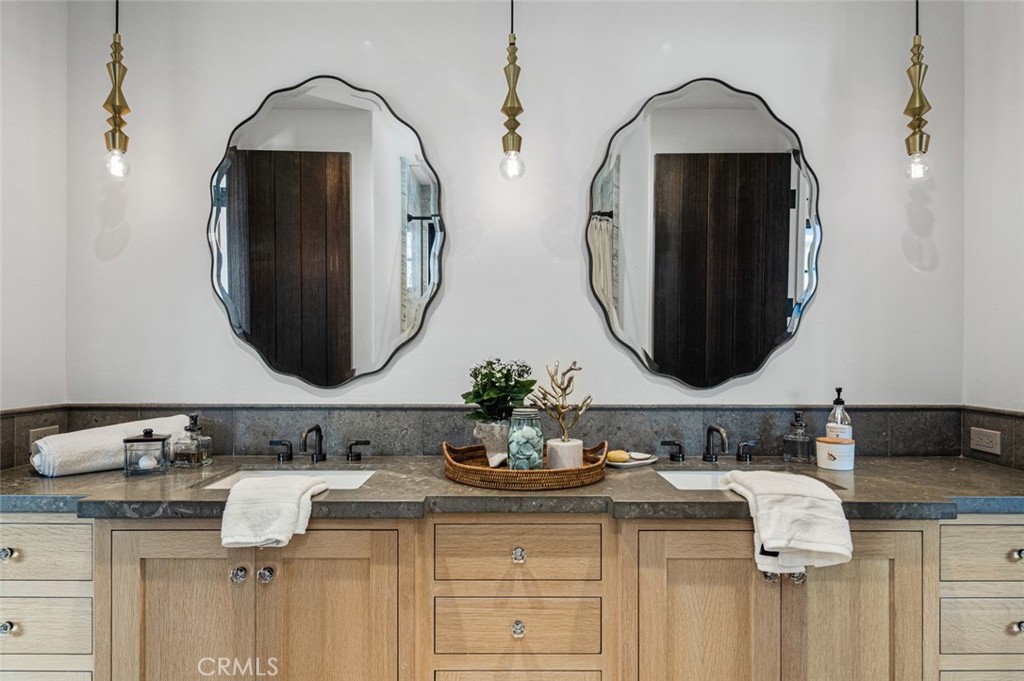 Corona del Mar North of PCH (CNHW) - Residential