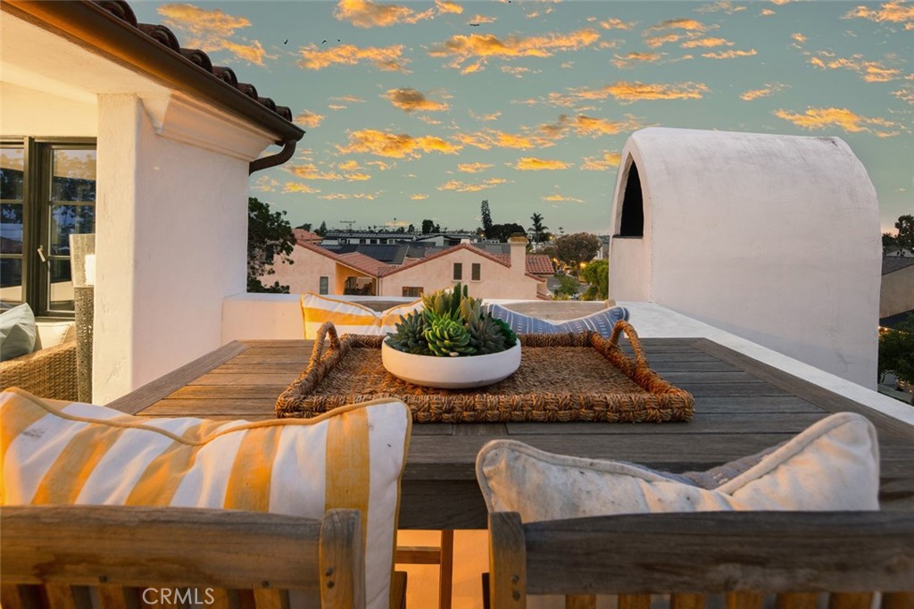 Corona del Mar North of PCH (CNHW) - Residential