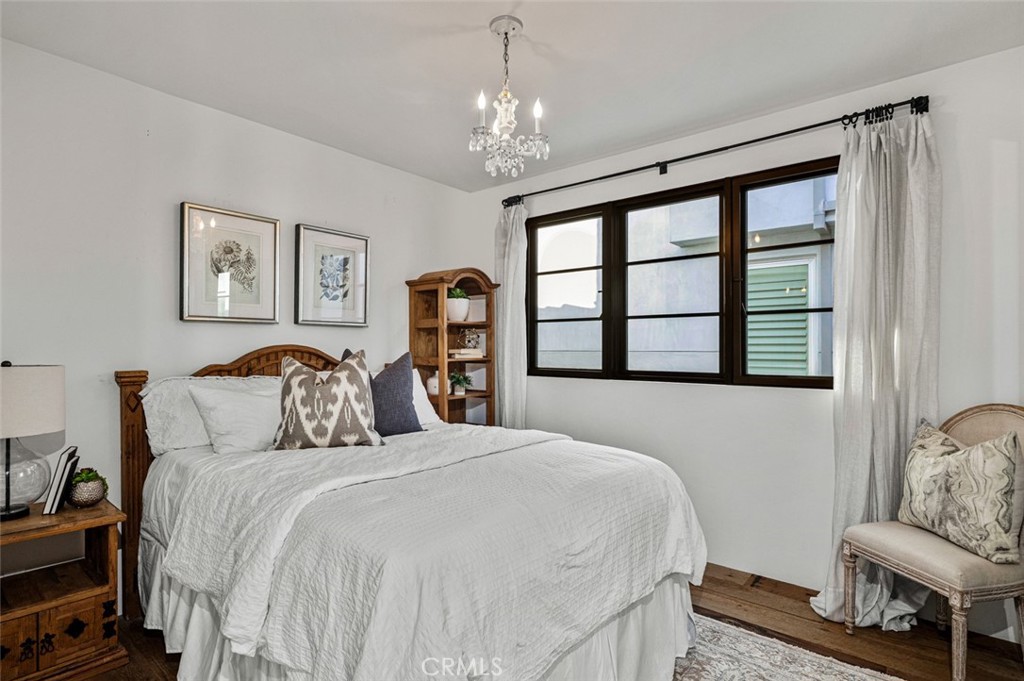 Corona del Mar North of PCH (CNHW) - Residential