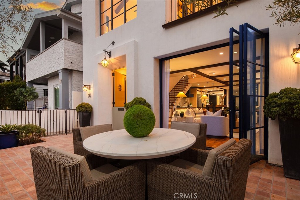 Corona del Mar North of PCH (CNHW) - Residential