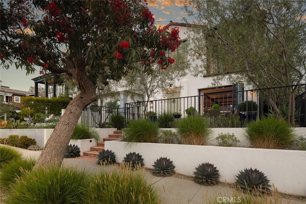 Corona del Mar North of PCH (CNHW) - Residential