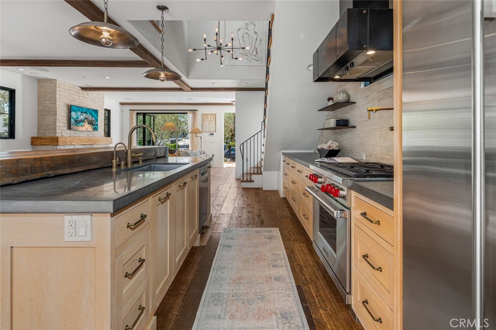 Corona del Mar North of PCH (CNHW) - Residential