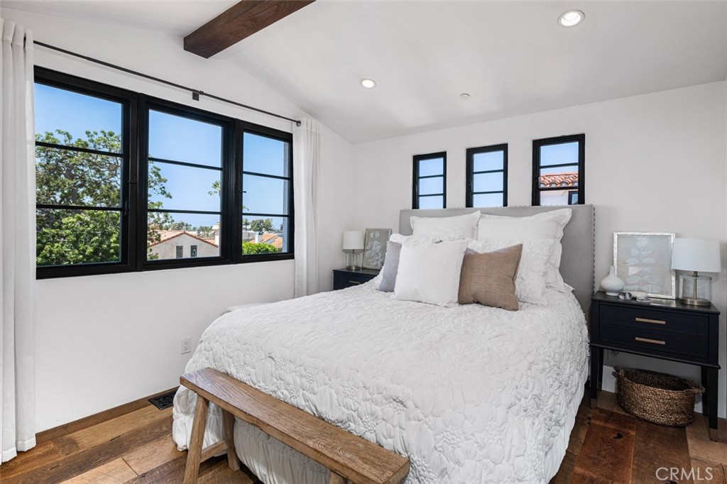 Corona del Mar North of PCH (CNHW) - Residential