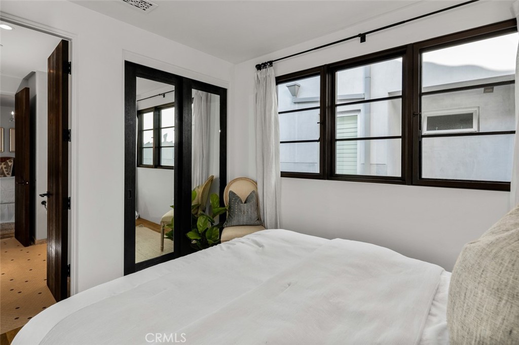 Corona del Mar North of PCH (CNHW) - Residential