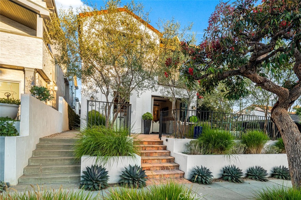 Corona del Mar North of PCH (CNHW) - Residential