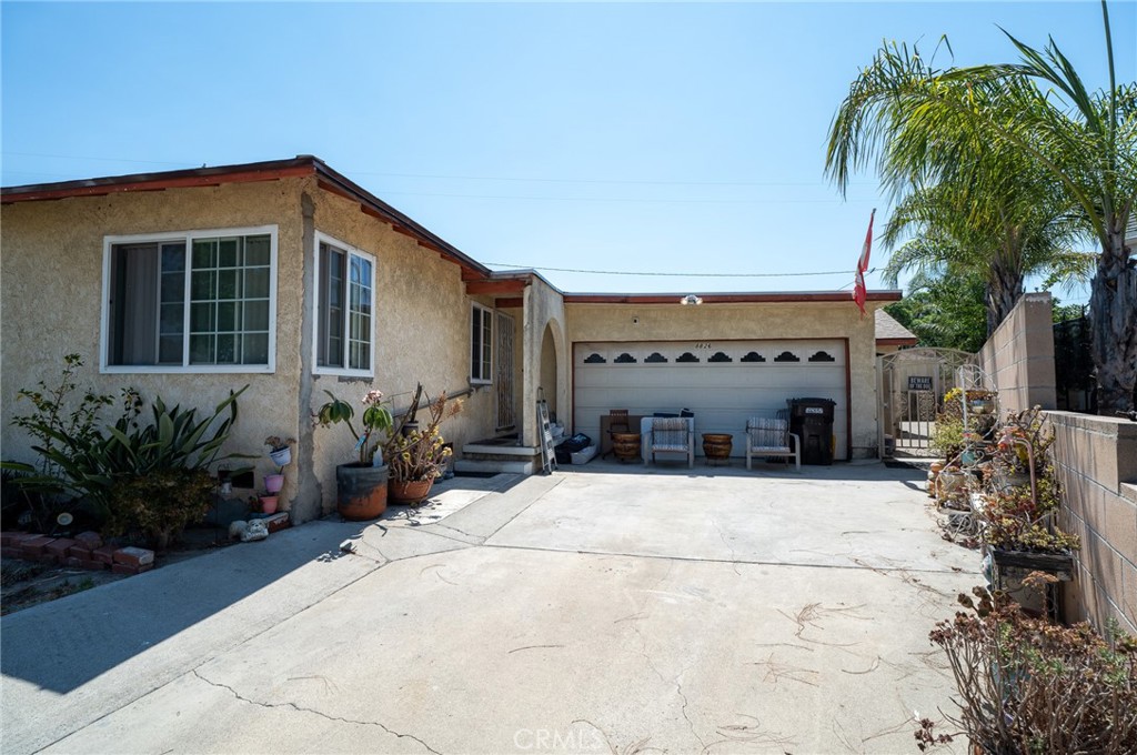 8826 Bermudez Street