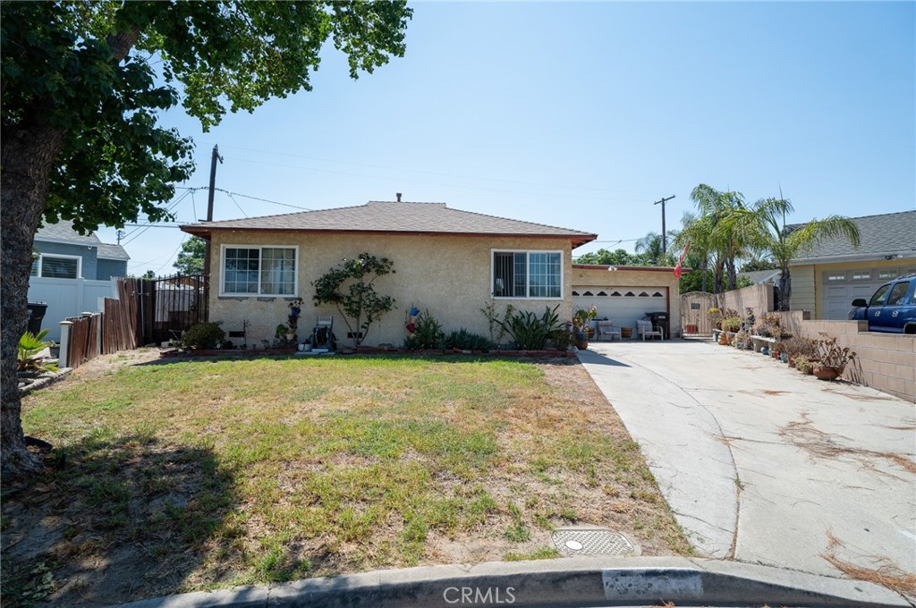 8826 Bermudez Street