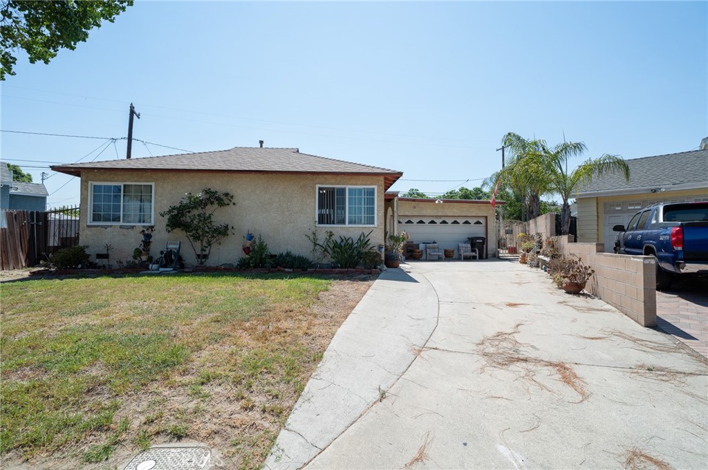 End of the cul-de-sac with a nNce Size Backyard. This 3 bdrm 2 bath home is just waiting for You! Newer roof and recent Remodeling done.
Close to shopping, Large Patio for Summer BBq's , Spacious Bedrooms , Extra Cooking Area , Huge Family Room, Indoor Laundry, New Windows,
Bring the Family they will love it !! !!
