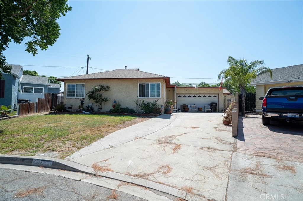 8826 Bermudez Street