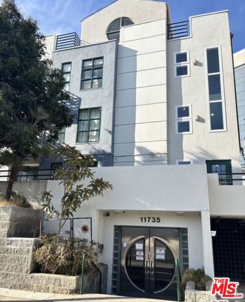 Photo of 11735 Dorothy Street #302, Los Angeles, CA 90049 (MLS # 25613753)