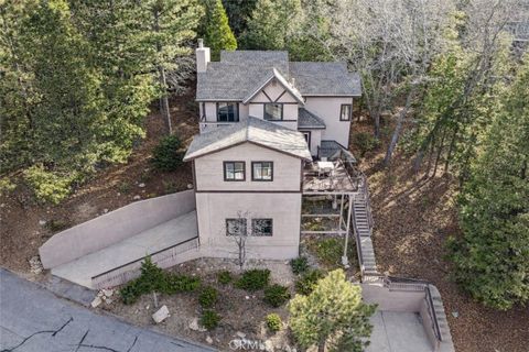 Photo of 965 Sandalwood Drive, Lake Arrowhead, CA 92352 (MLS # IG26101407)