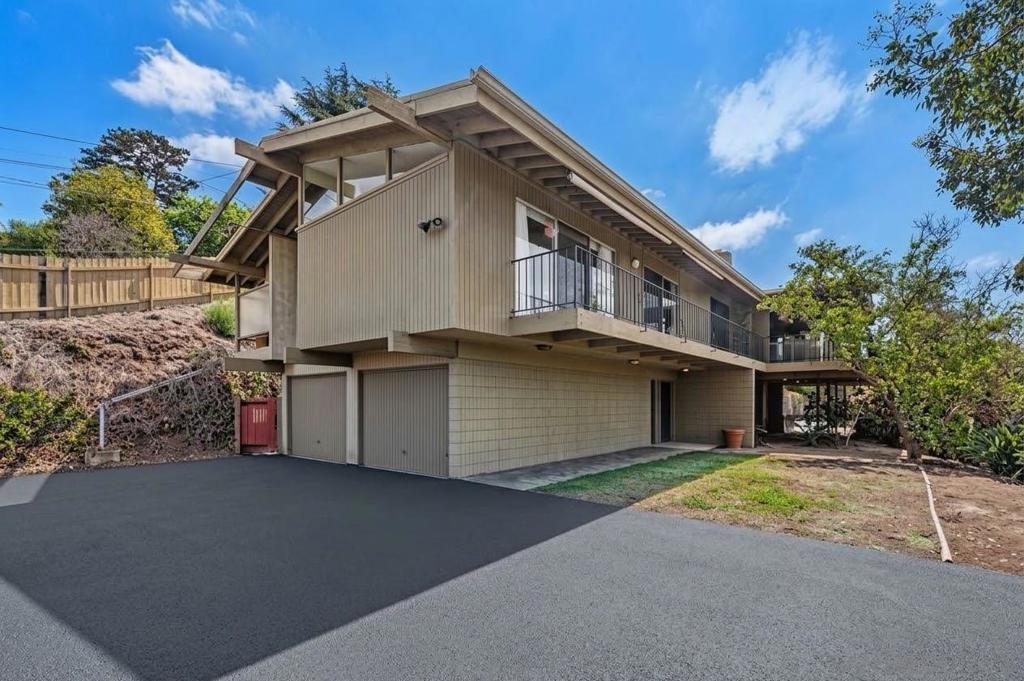 9827 Edgar Pl