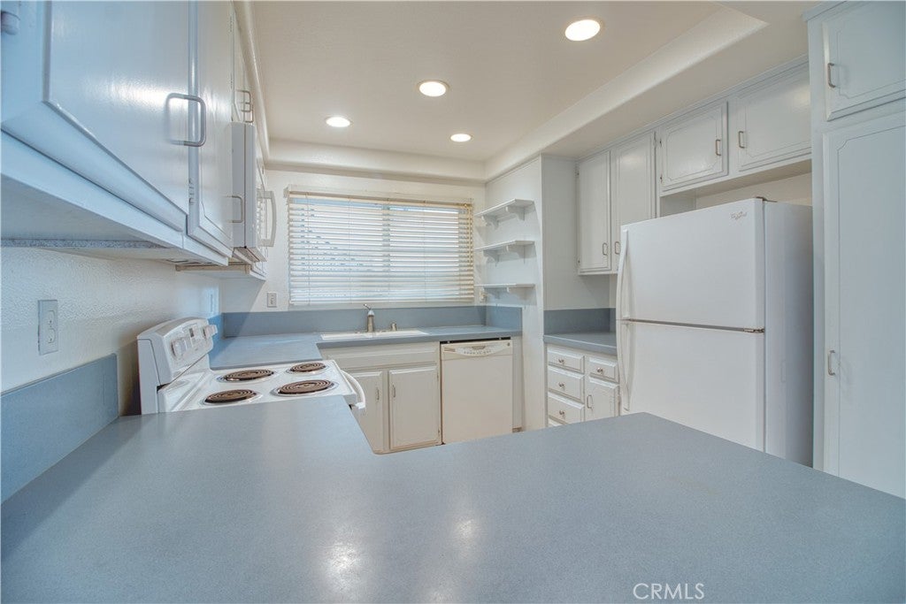 3299 Via Carrizo B