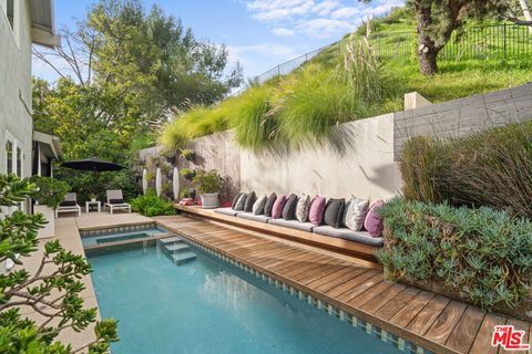 Photo of 9767 Apricot Lane, Beverly Hills, CA 90210 (MLS # 25626227)