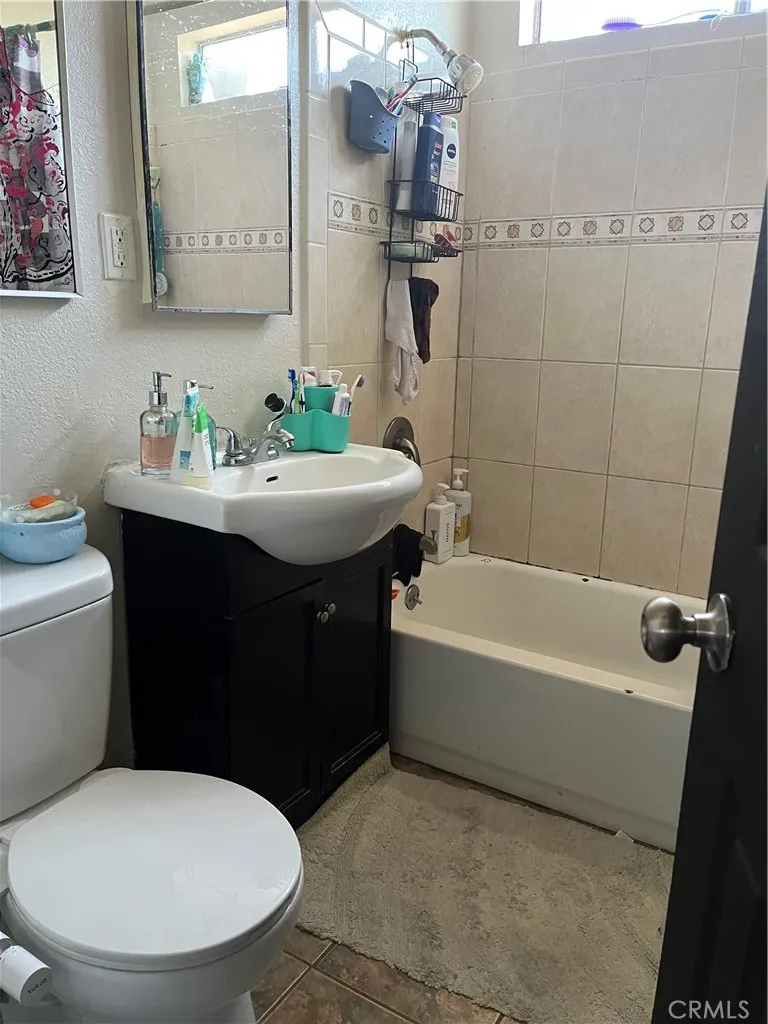 Carson, California 90745, United States, 3 Bedrooms Bedrooms, ,2 BathroomsBathrooms,Residential,Active,237539